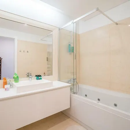 Belem Pool & Garden Apartment Lisbon